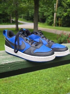 4Y Nike Style Low-Top Sneakers in Black and Royal Blue
